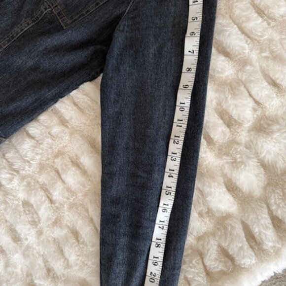 Cabi Jean Jacket with Stretch! Adorable Buttons Size Medium - Picture 9 of 9